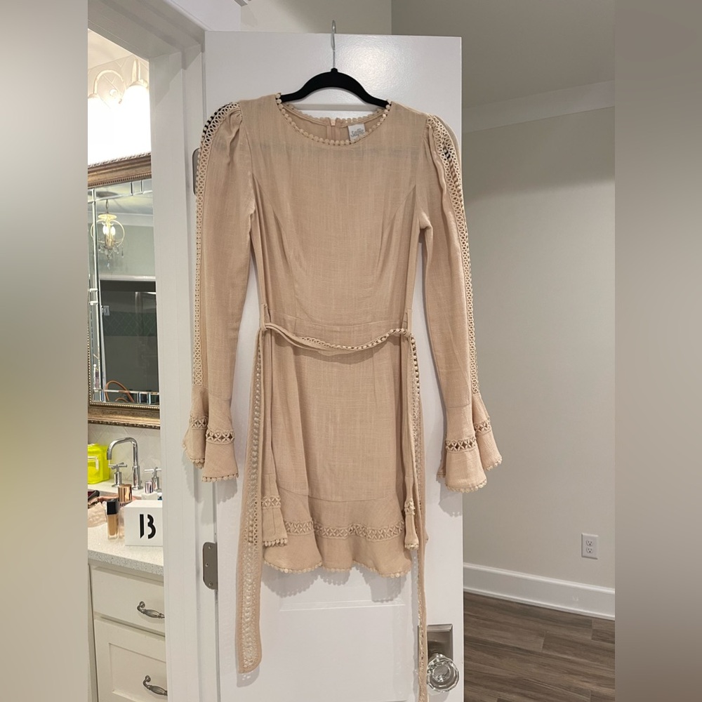 ASPLEY FLARE CUFF WAIST TIE
DRESS BEIGE
